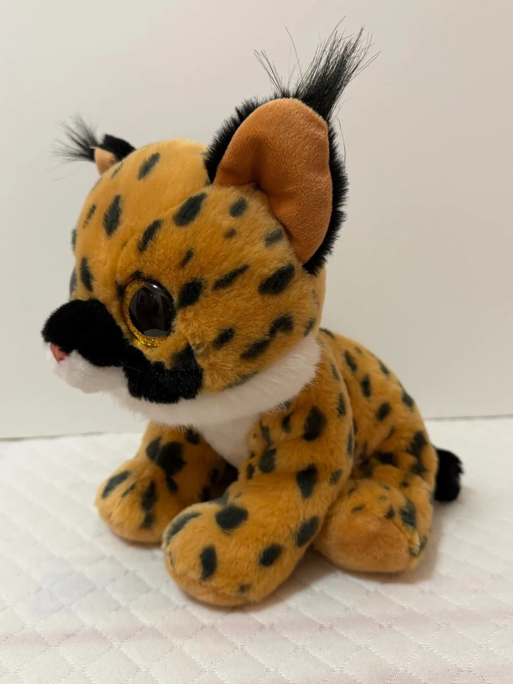 TY Beanie Boo Larry Lynx Plush Toy with Large Glittery Gold Eyes NWOT